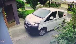 Het hoofdkantoor van de australische post bevindt zich in bourke street, melbourne, dat ook dienst doet als postkantoor. Australia Post Delivery Caught On Camera Going Horribly Wrong 7news Com Au