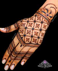 Its look attractive when girls decorate their backhand with simple and short mehndi. 20 Best Mehndi Designs For Bridesmaids Wedmeplz