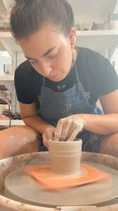 Hi! I’m Liz, a Brooklyn based potter here to have some fun playing with clay