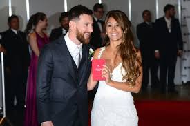 Messi, aged 33, has not only inspired the next generation of talent coming through the ranks; Lionel Messi Antonella Roccuzzo Details Zum Brautkleid Und Ein Boser Fauxpas Gala De