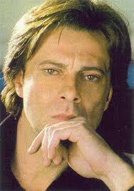 Eccovi a tutti la grande sorpresa, un mito, un uomo affascinante e  simpatico. Un grande artista in ogni campo. PASCAL PERSIANO, un amico  sincero.