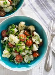 Salade De Chou Fleur Et De Petits Pois Ricardo Recipe Pea Salad Salad Healthy Recipes