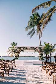 An Islamorada Wedding That S Got Us Ready To Escape To The Tropics Islamorada Wedding Wedding Venues Beach Florida Wedding Venues