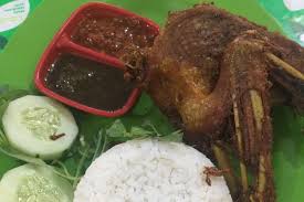 Madura salah satu kota dimana terkenal aneka resep bebek madura di berbagai wilayah seperti di tempat saya adanya nasi bebek madura salah satu ciri khas masakan. Berburu Bebek Goreng Di Surabaya Ini 4 Pilihan Kedai Nasi Bebek Halaman All Kompas Com