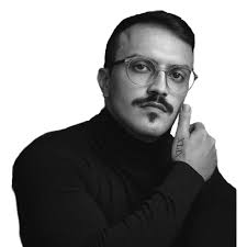 Padre invejoso .Se ele está preocupado com os famintos vai lá saciá-los .O  Frei está preocupado em salvar almas e além do mais olhem quantas obras de  caridade o frei ajuda fazendo