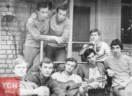 А вот так выглядел известный боксе, а ныне мэр киева виталий кличко. Politiki V Molodosti Elvis Poroshenko Usatyj Klichko I Bryunet Turchinov Kakimi Byli V Molodosti Ukrainskie Politiki Fotoreportazh Foto Mobilnaya Versiya Cenzor Net