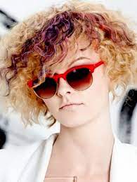 Blonde Curly Hair With Red Highlights Jpg 500 665 Pixels Stylish Hair Curly Hair Styles Hair Styles