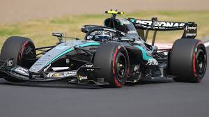 Japanese GP Qualifying: Kimi Antonelli beats George Russell to Suzuka pole as Max Verstappen struggles to Q2 exit
