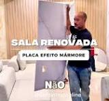 👏SALA RENOVADA - PLACA EFEITO MÁRMORE👏 Você pode transformar seus  ambientes sem precisar quebrar nada e com efeito das pedras naturais. , 🎯+  100 opções no catálogo , 🎯Efeito mármore e madeira , ...