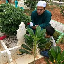 Aduh,perit sangat bila terpaksa melupakan orang yang kita sayang. Biar Orang Kata Kita Jangan Balas Buat Dekat Orang Ebit Lew Kongsi Pesanan Momen Terakhir Bersama Arwah Ibu Keluarga