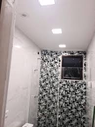 Parte Do Box Com Pastilha Preto E Branco Pastilhas Preto E Branco Branco