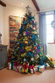 The front hall floors of casa de la torre are tiled in a traditional basketweave pattern. Spanish Style Home Inspired By This Colorful Christmas Tree Christmas Tree Themes Christmas Decorations