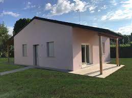 Ecco una casa unifamiliare che stiamo progettando per una giovane famiglia veneta.si tratta di una casa passiva dotata di fotovoltaico in grado di ridurre qu. Casa In Legno Ad Un Piano Di 90 Mq Ligno