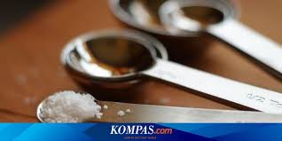 Kurang membuang air kecil boleh membawa risiko penyakit kerana segala toksin terkumpul di dalam badan. Terlalu Banyak Makan Garam Waspadai Munculnya 6 Penyakit Ini Halaman All Kompas Com
