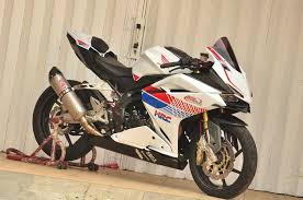 Hanya pada varian warna exclusive matte silver. Awas Mentok Segini Ukuran Maksimal Upgrade Ban Honda Cbr250rr Gridoto Com