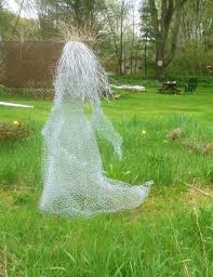 Finstere krabbeltiere wie spinnen, käfer, schlangen, fledermäuse und ratten verwandeln den eigentlich sorgsam gepflegten garten in einen tierischen alptraum der spitzenklasse! Selbstgemachte Betonfigur Artofit Halloween Deko Garten Halloweendeko Gartenskulptur