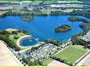 Water trekt niet alleen planten en dieren aan. Effelder Waldsee Am Naturpark Schwalm Nette Familienkultour