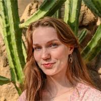 Tara Mcmahon's Instagram, Twitter & Facebook