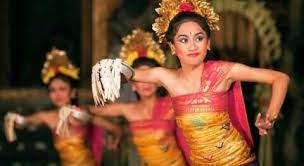 Kata tari dalam bahasa inggris terkait pada bahasa prancis danse yang keduanya dianggap berakar dari bahasa jerman kuno donson yang berari regangan (stretch) atau tarikan. Apa Yang Dimaksud Tari Tunggal Tari Berpasangan Tari Kelompok Brainly Co Id