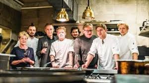Das Team Des Restaurants Am Kamin Im Jahr 2017 Funf Jahre Lang Heimste Man Den Stern Des Guide Michelin Ein Restaurant Sterne Restaurant Michelinstern
