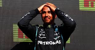 Lewis hamilton si prende la rivincita su max verstappen e valtteri bottas nel gp del portogallo, e conferma di essere il favorito del formula 1 vs formula indy le macchine da formula 1 non sono le uniche formula a far sognare adulti e piccini e, se da questo. F1 Star Lewis Hamilton Targeted With Racist Abuse Online After British Grand Prix Crash Cbs News