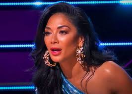 The Voice: Carson Daly Reminds Gwen of His Advice Not to Date Blake