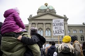 Am samstag ziehen sie um 14 uhr in linz von der promenade zum hauptplatz, um ihren ärger laut zu machen. Fluchtlinge Und Unterstutzer Demonstrieren Gegen Asylcamps 1815 Ch