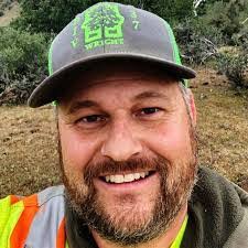 Bobbie Linson's Instagram, Twitter & Facebook