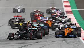 A kissé elhúzódó időmérőn lewis hamilton szerezte meg a pole pozíciót, mellőle max verstappen vághat neki a 71 körös száguldásnak. Stajer Nagydij Hamilton Rajt Cel Gyozelmet Aratott Korkep Sk