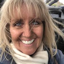 Be aware of your surroundings in Elmhurst