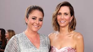 Энни мумоло, кристен уиг, джейми дорнан и др. Kristen Wiig S Barb And Star Go To Vista Del Mar Set For 2020 Variety