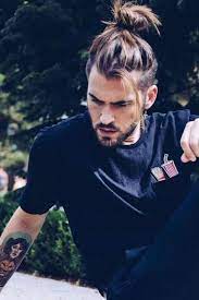Coiffure Homme Coiffure Homme 2019 Plus De 90 Coupes De Cheveux Pour Hommes Cheveux Homme Man Bun Hairstyles Men S Long Hairstyles Long Hair Styles Men