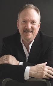 Elinor Freeman's Instagram, Twitter & Facebook