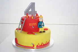 Birthday Cake On Fire Funny Een Brandweerman Sam Taart Voor Beppe Fireman Cake Fire Engine Cake Funny Cake