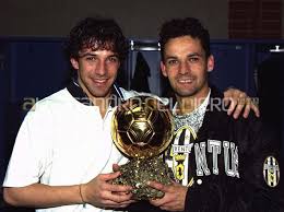 Autentica bandiera della juventus, segna 290 gol nelle 19 stagioni in bianconero in cui vince 6 scudetti, una champions league, una coppa italia, 4 supercoppe italiane,, una coppa intercontinentale e una. Alessandro Del Piero Photogallery Roberto Baggio Alessandro Del Piero Juventus