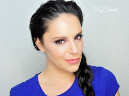 Reina Elsa de Frozen maquillaje más peinado