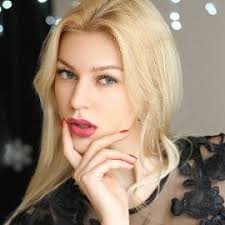 good smile lady maria