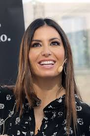 Según el signo del zodiaco, ella es acuario. Elisabetta Gregoraci Instagram Cede Ai Filtri Ma E Sempre Bellissima