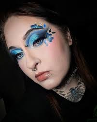 💙🌼 How pretty is this creative eye look from super talented Makeup by  Leah Davison 🌼🩵 Using Playhouse Eyeshadow Palette in that gorgeous blue  blend. 💙 👉 Pop of blue 💙 🛒