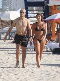 Y esta vez, sarah kohan dio una respuesta muy fuerte y contundente, con la que dio a entender que chicharito no ha mostrado interés por estar con su familia. West Ham S World Cup Star Javier Hernandez Pictured With Stunning Model Sarah Kohan On Holiday In Miami