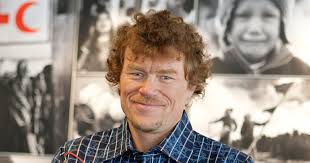 Listen to music from lars monsen like walking slow, nordkalotten & more. Sostrenes Overraskende Ord Om Lars Monsen Trodde At Han Skulle Vaere Litt