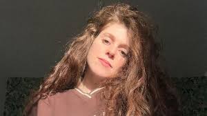 La Promessa: ecco chi è davvero Maria Fernández. Vita privata e carriera  dell'attrice Sara Sanchez Molina