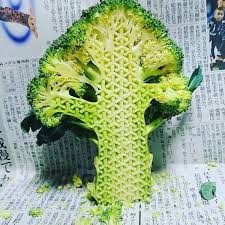 Stunning Artworks Created With The Strangest Mediums Buzzfeed Ntd Funniest Viraltrnd Ladbible Food Carving Vegetable Carving Fruit And Vegetable Carving