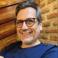 50+ perfiles de «Roberto Camargo»