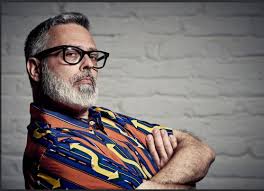 Frankie hi-nrg, voce e batteria: “Lavoro per sottrazione come Chanel. E mi  protegge la corrazza dei testi”