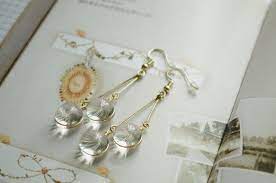 蒲公英耳環 花材 乾燥蒲公英所製作 耳環尺寸 球形吊墜1公分數量2 個長度含耳鉤總長 約6 公分耳環材質 金色合金材質耳針 易 things