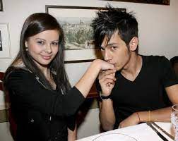 Jan bendig je český zpěvák, kterého před deseti lety proslavila pěvecká soutěž česko slovenská superstar, v níž se umístil na čtvrtém místě. Facebook