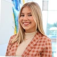 Stephanie Mccomb's Instagram, Twitter & Facebook