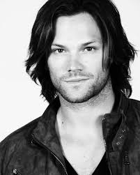 Jared Padaleki He Pulls Off The Long Hair Jared Padalecki Jared Padalecki Supernatural Supernatural