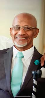 My Grandpa is back from Uk After H.E John Dramani Mahama .Lets welcome him  #newyear #ibpost